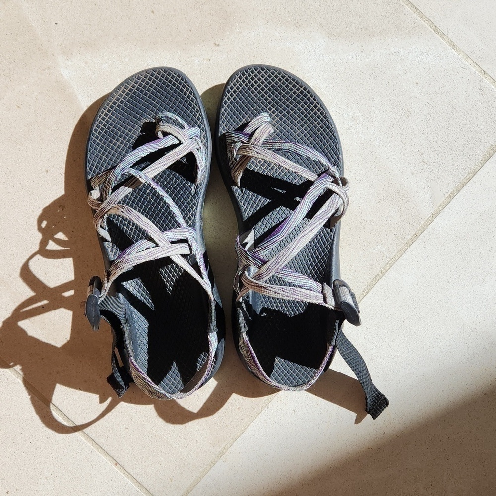 Chaco Womans Purple, Blue & White Wrap Outdoor Sandals . SIZE 9